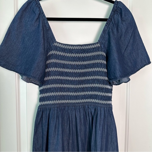 Draper James Deana Smocked Dress Chambray Dark Wash size M - Picture 5 of 8